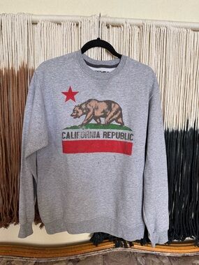 Grey Fifth Sun California Republic crewneck sweatshirt; great condition